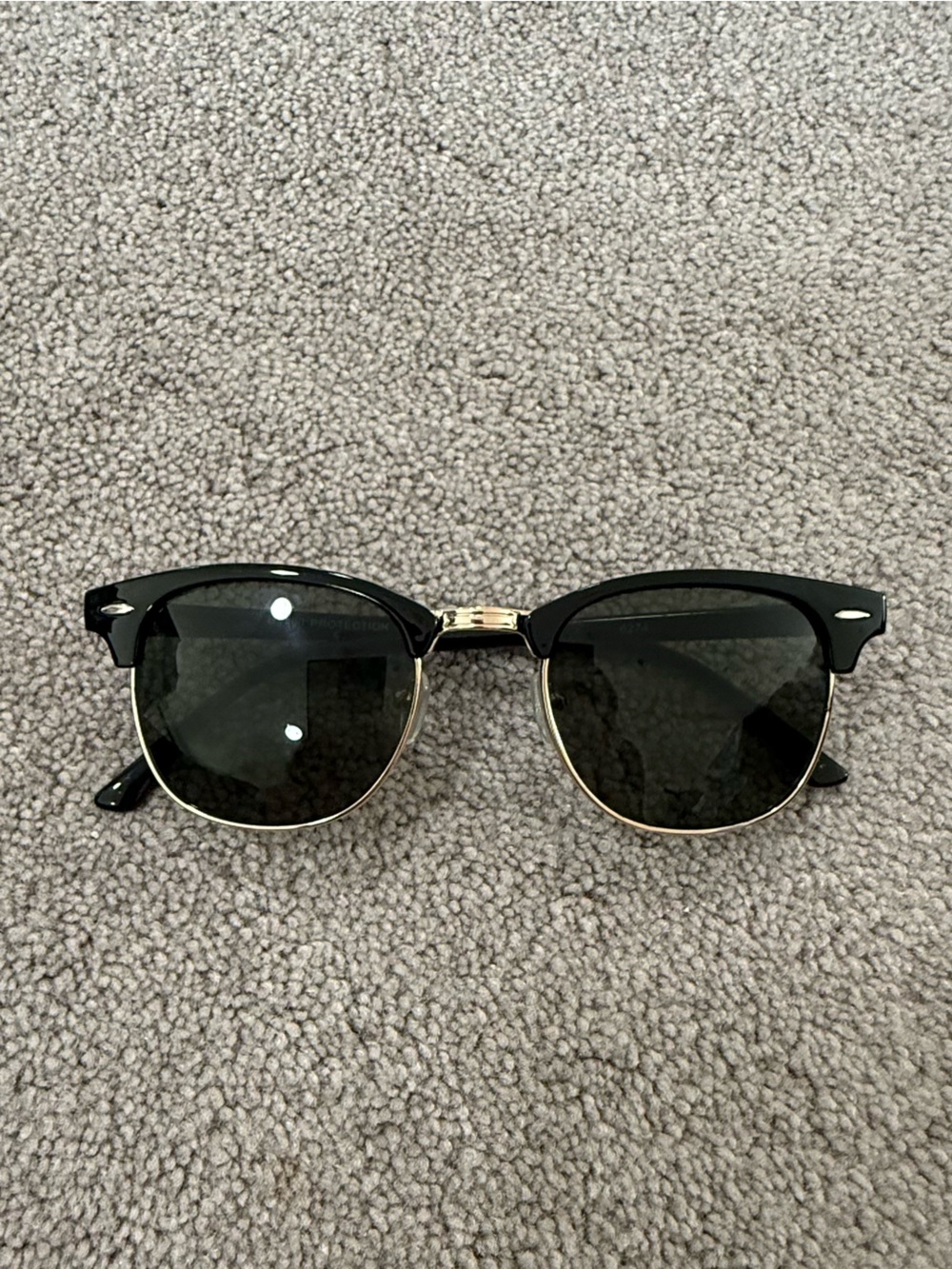 Classic Black Round Sunglasses with Gold Bridge